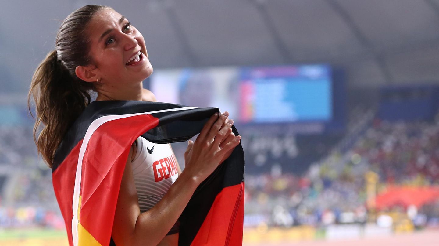 Gesa Felicitas Krause feiert ihre Bronzemedaille bei der WM 2019 in Doha