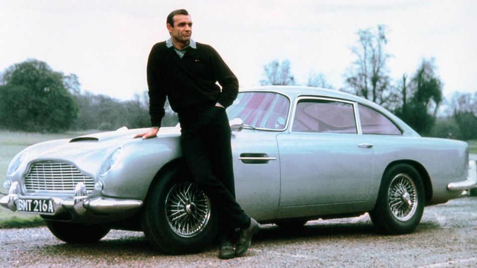 Sean Connery with Aston Martin DB5 "Goldfinger" 1964 United Artists - Editorial Use Only -Supplied by Hollywood Picture Press/all4prices Sean Connery mit seinem Aston Martin DB5 "Goldfinger"