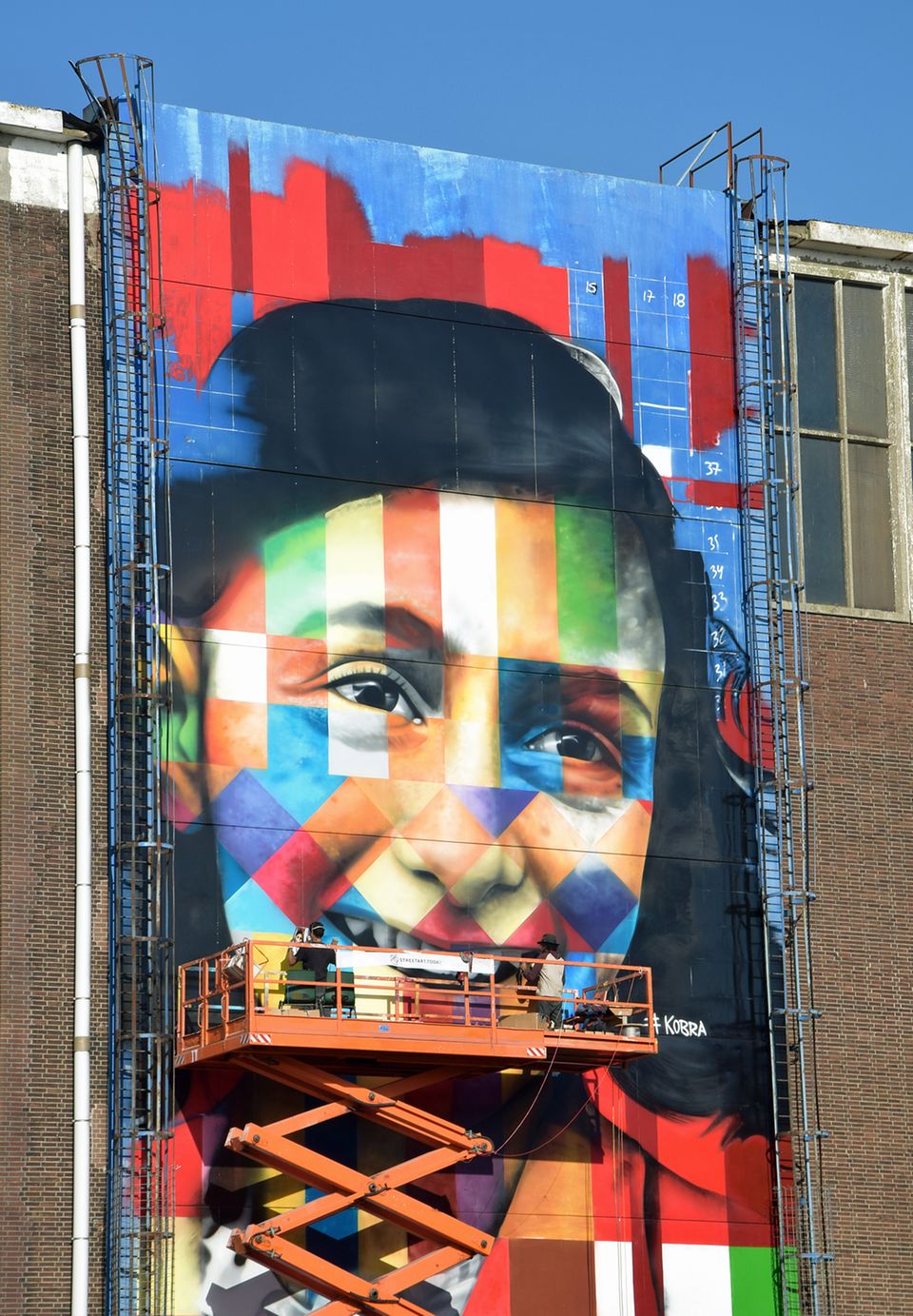 Neues Wandgemälde auf dem Gelände der NDSM-Werft im Norden Amsterdams
