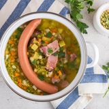 Erbseneintopf auf dem Teller