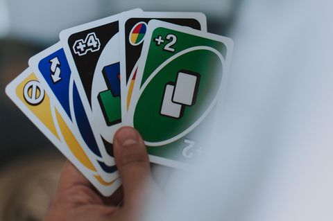Eine neue Variante des Spiels UNO, speziell für blinde Spieler