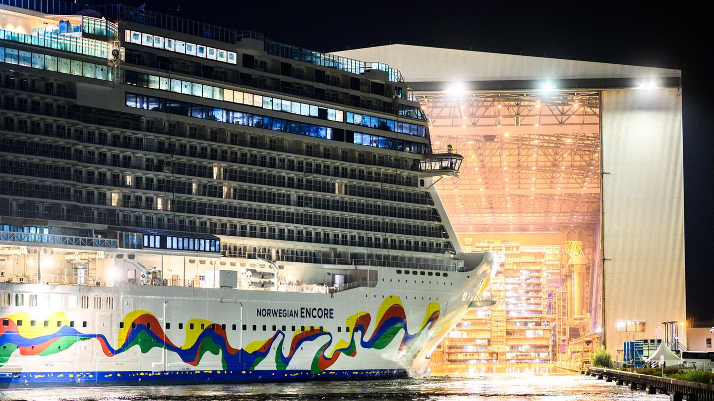 Bis zum 30. September lag das Kreuzfahrtschiff, das für 3998 Passagiere konzipiert ist, noch im Werfthafen von Papenburg.