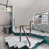 Ein Badezimmer-Traum in Türkis-Weiß.