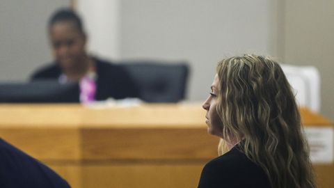 Amber G. vor dem Gericht in Dallas