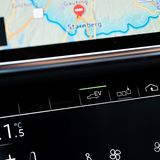 Im EV-Modus ist der A8 bis zu 135 km/h schnell