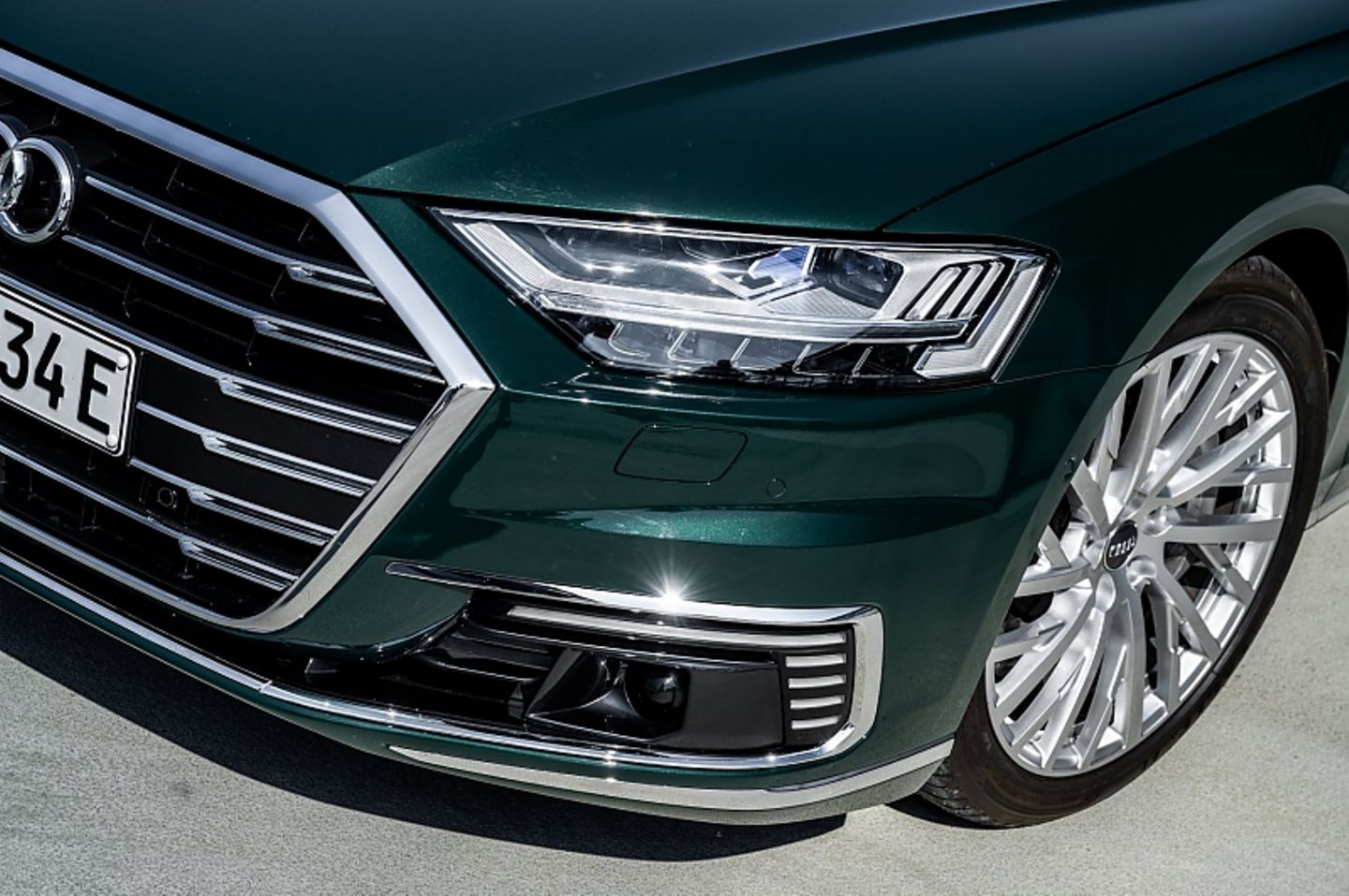 Der Audi A8L 60 TFSI e quattro hat HD Matrix LED-Scheinwerfer mit Laserlicht verbaut