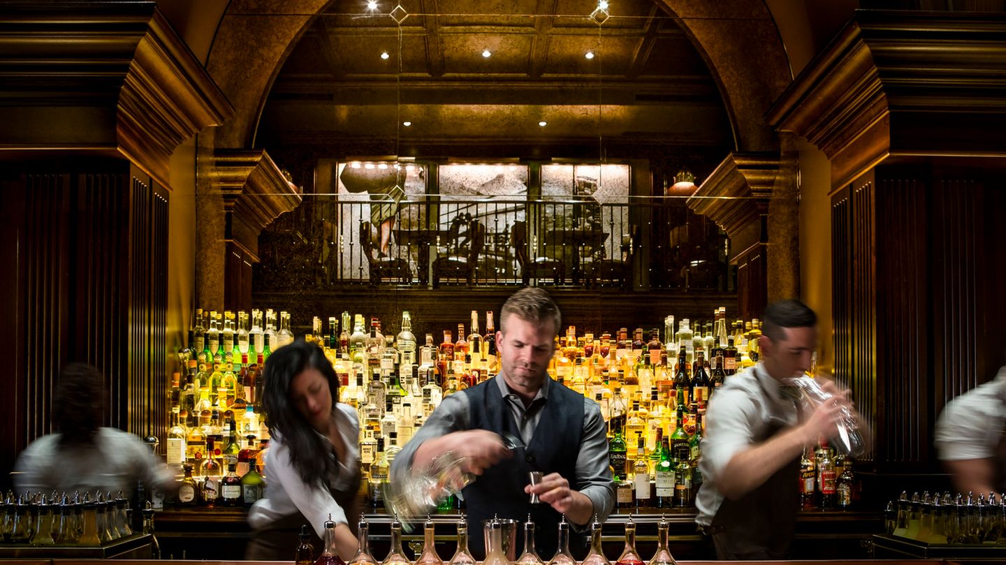 Platz 4: The Nomad, New York, USA  Die Hotel-Bar "The Nomad" im Herzen New Yorks konnte sich zum vierten Mal in Folge in den Top 10 behaupten. Sie unterscheide sich mit ihrem kreativen Umgang mit Klassikern von anderen Hotel-Bars, loben die Experten.  Mehr Informationen finden Sie auf der Website.