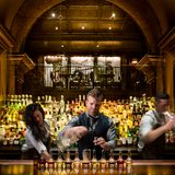 Platz 4: The Nomad, New York, USA  Die Hotel-Bar "The Nomad" im Herzen New Yorks konnte sich zum vierten Mal in Folge in den Top 10 behaupten. Sie unterscheide sich mit ihrem kreativen Umgang mit Klassikern von anderen Hotel-Bars, loben die Experten.  Mehr Informationen finden Sie auf der Website.