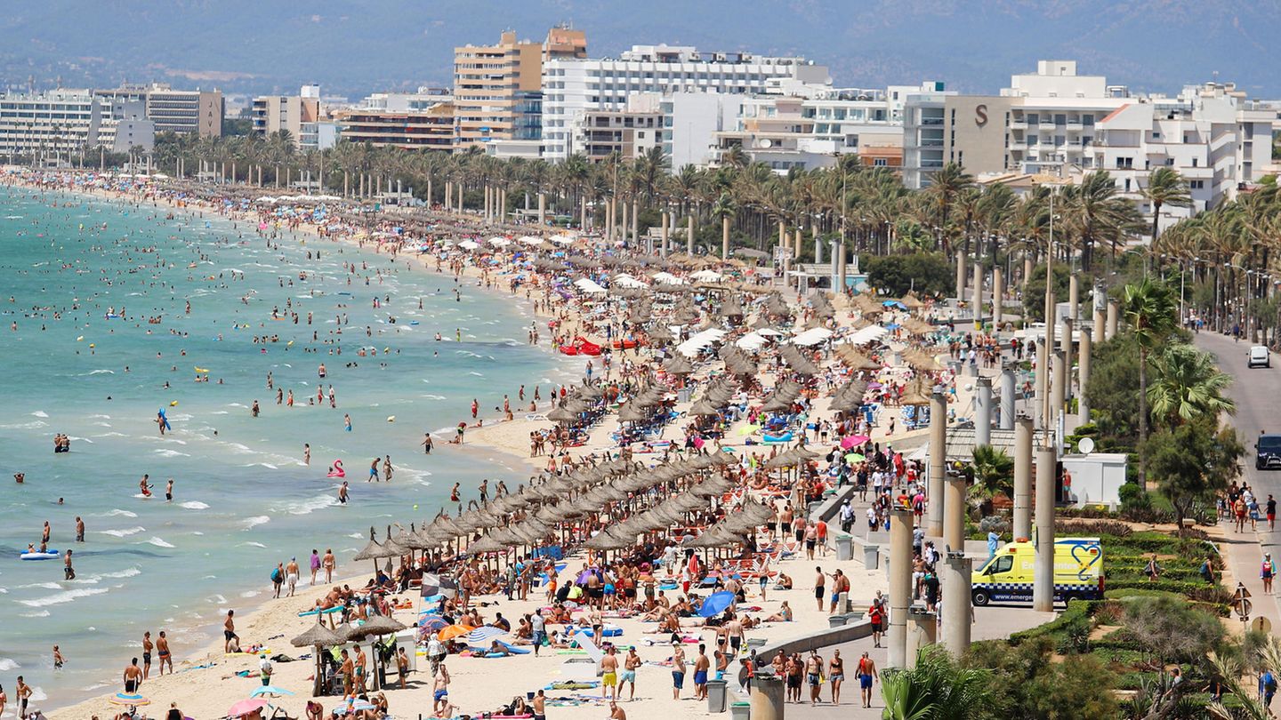 Hotels in beliebten Urlaubsdestinationen wie in El Arenal auf Mallorca ziehen nach der Pleite des britischen Reisekonzerns Thomas Cook eine erste Bilanz: Allein auf Mallorca beträgt der Schaden 100 Millionen Euro.