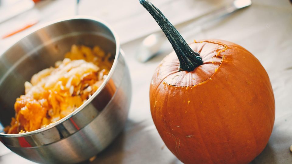 So einfach können Sie einen Halloween-Kürbis schnitzen So einfach können Sie einen Halloween-Kürbis schnitzen