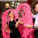 Backstage: Berühmt wurde das Moulin Rouge schon sehr früh durch die Maler Auguste Renoir und Henri Toulouse-Lautrec, der Tänzerinnen des Cabarets malte.