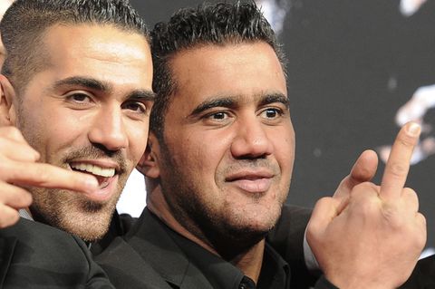 Der Rapper Bushido (l.) posiert mit Arafat Abou-Chaker bei der Premiere des Films "Zeiten ändern Dich" 2010 in Berlin