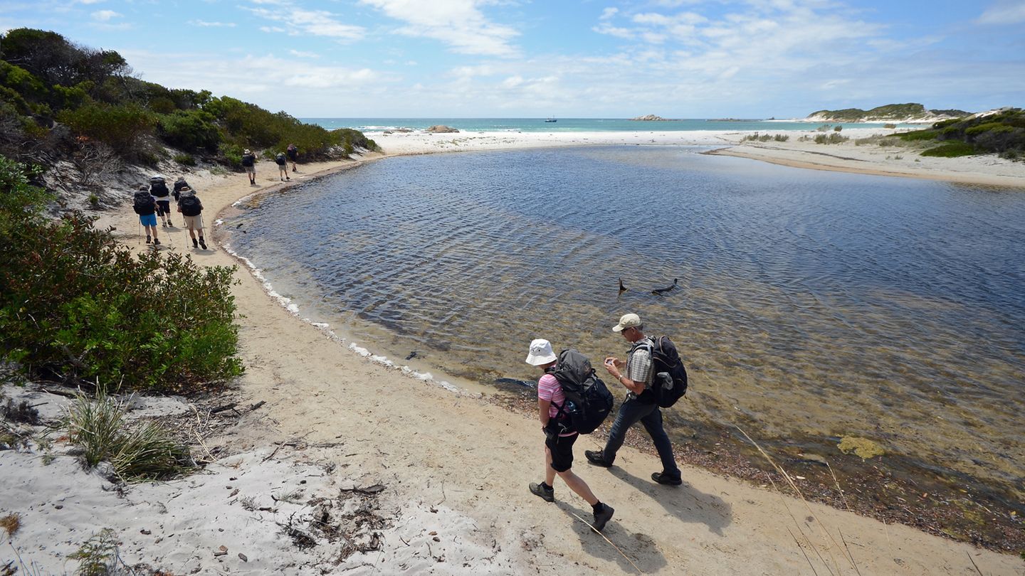 Die Route beginnt in Stumpys Bay (Foto) im Mount William National Park im Nordosten Tasmaniens.