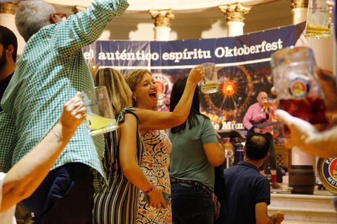 Hoch die Bierkrüge auch auf Mallorca: Das Oktoberfest dauert auf der Balearen-Insel bis zum 13. Oktober.