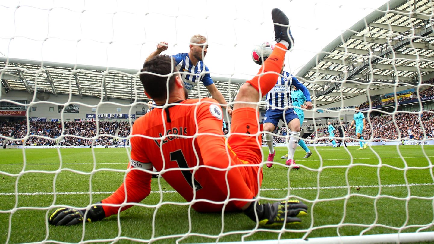 Der Moment, in dem der Arm von Hugo Lloris wegknickte
