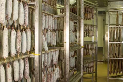 Nach Todesfällen: "Abartige Zustände" bei Wilke Wurst: Ex-Mitarbeiter berichten von Schimmel und Mäusekot