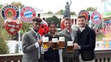 Janker statt Trikot: Kingsley Coman, Serge Gnabry, Thomas Müller and Leon Goretzka (v.l.n.r.) posen für die Kamera