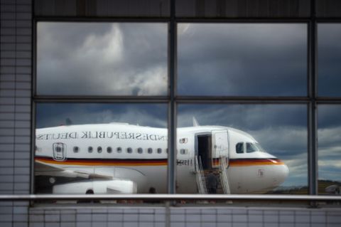 Airbus A319 defekt - Horst Seehofer bleibt in Athen hängen