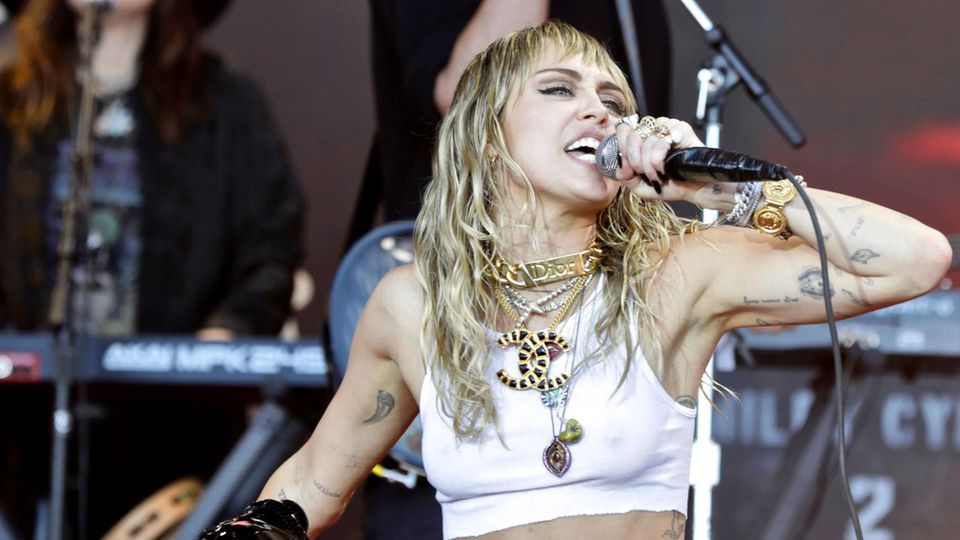 Nach Ehe-Aus mit Liam Hemsworth: Miley Cyrus zeigt sich frisch verliebt