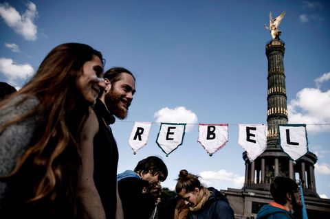 Aktivisten von Extinction Rebellion am Großen Stern in Berlin