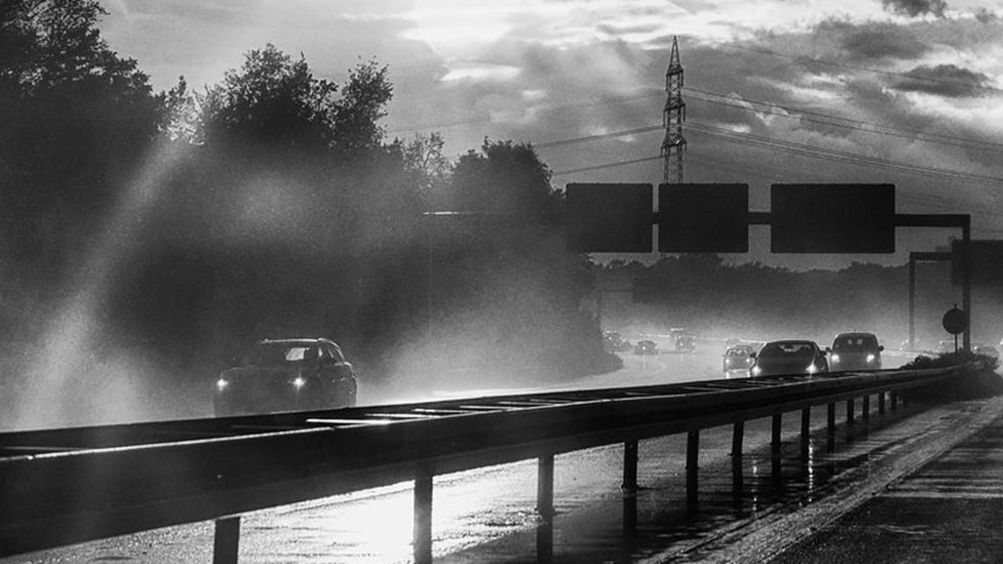 Autobahn Impression in Deutschland, Regen, Gewitterstimmung, Wolken
von: ©Philippe Ramakers, Intuitive Fotografie,