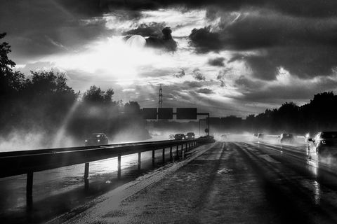 Autobahn Impression in Deutschland, Regen, Gewitterstimmung, Wolken
von: ©Philippe Ramakers, Intuitive Fotografie,