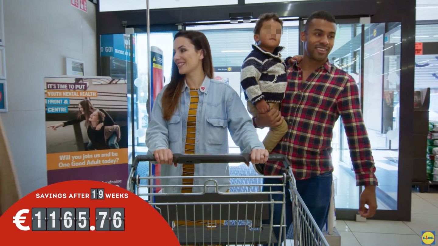 Familie Ryan betreten einen Lidl-Markt
