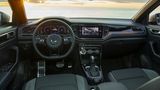 Bekanntes VW-Cockpit mit abgeflachtem Lenkrad