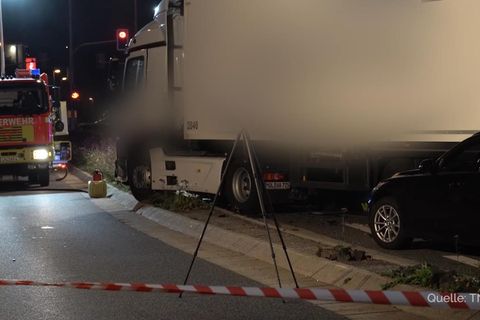 Limburg: Mann stiehlt Lastwagen und fährt in Autos