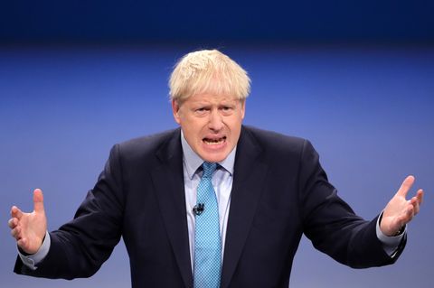 Boris Johnson gestikuliert