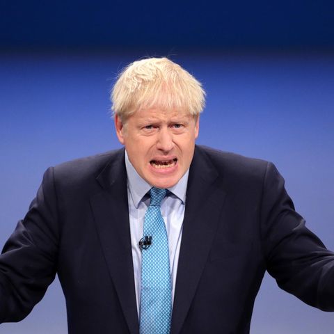 Boris Johnson gestikuliert