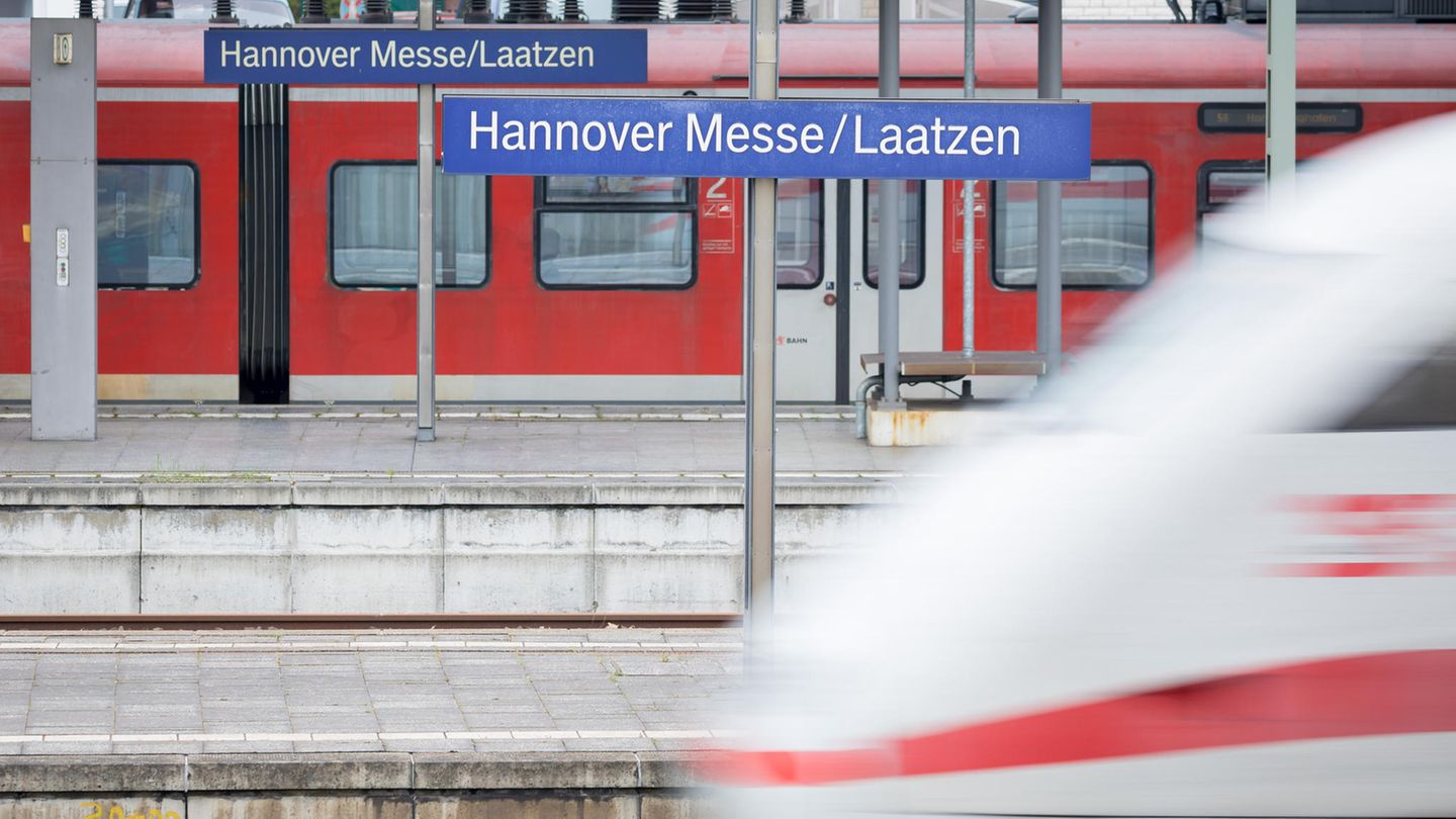 Ein junger Soldat hat im Zug Zivilcourage gezeigt und eine Frau dadurch vor weiterer sexueller Belästigung bewahrt