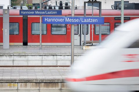 Ein junger Soldat hat im Zug Zivilcourage gezeigt und eine Frau dadurch vor weiterer sexueller Belästigung bewahrt