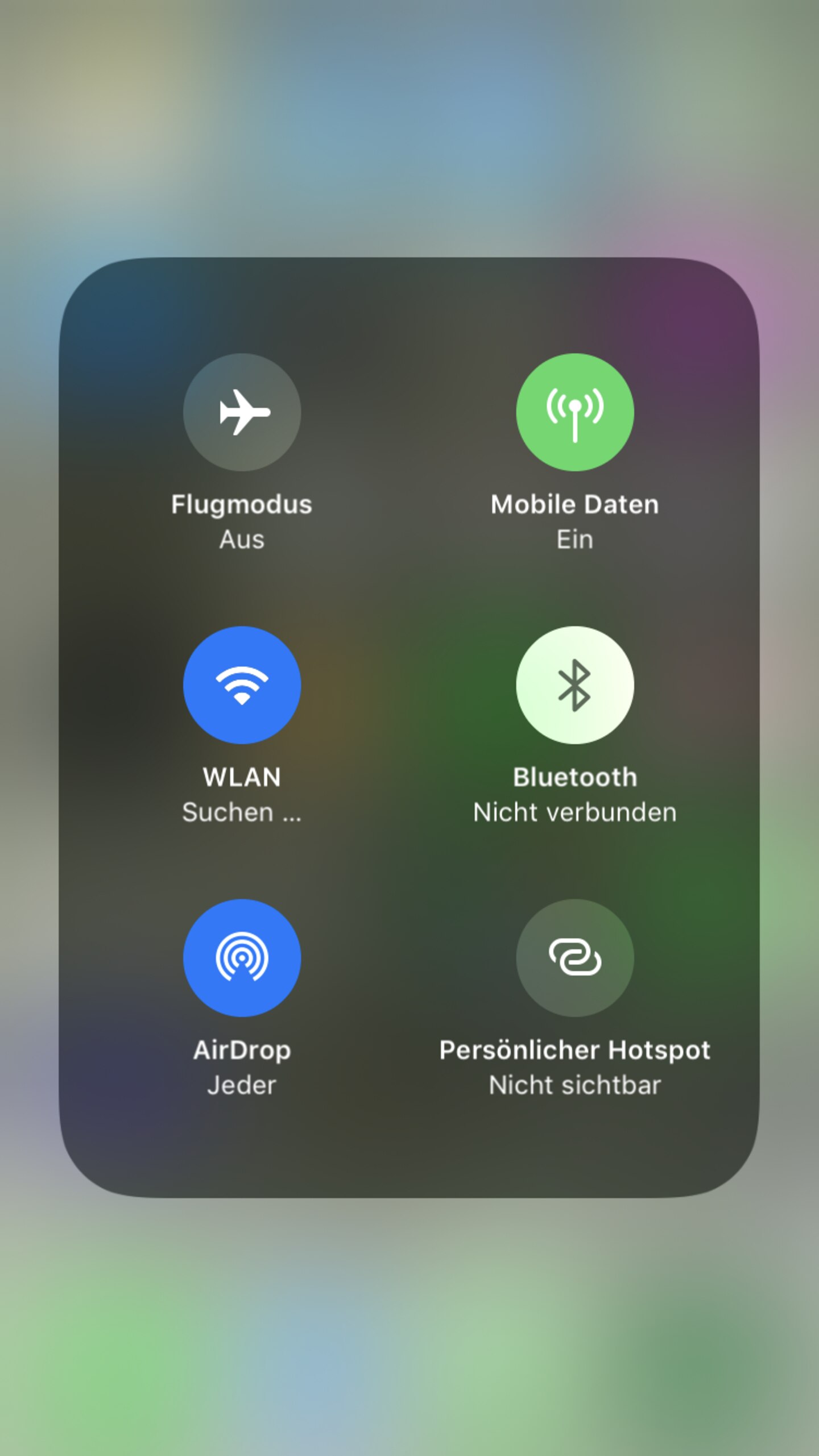 2. Schritt: Wenn du länger auf das Icon für mobile Daten gedrückt hast, kommst du zu diesem Feld. Jetzt musst du das AirDrop-Icon links unten länger gedrückt halten. 