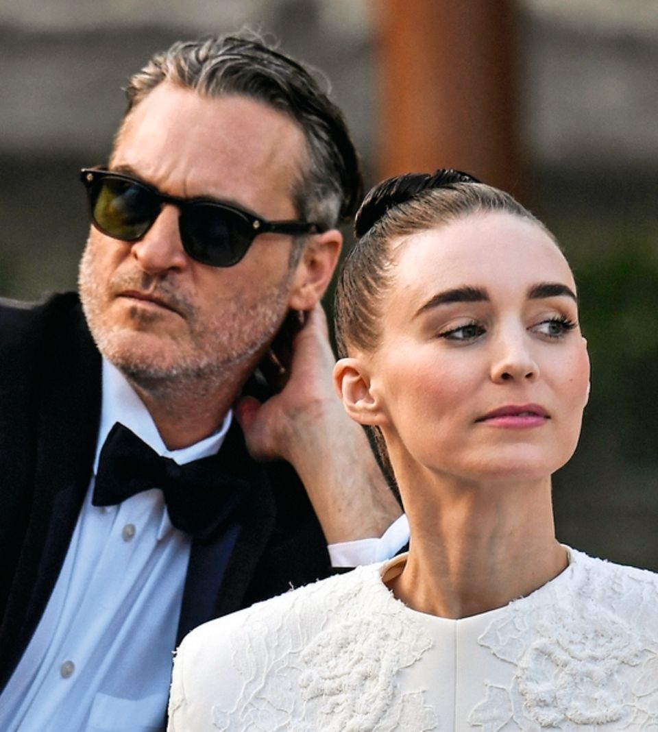 Verfilmung des Comics: Der Star und sein "Drache": Joaquin Phoenix (l.) mit seiner Verlobten, Schauspielerin Rooney Mara Der Star und sein "Drache": Joaquin Phoenix (l.) mit seiner Verlobten, Schauspielerin Rooney Mara