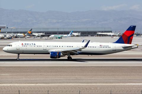 Die Frau gelangte offenbar unbemerkt und unkontrolliert an Bord des Delta-Fluges 1516