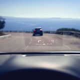 Die wichtigsten Informationen werden im Lexus RX 450h auf die Windschutzscheibe projizierte