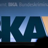 Juristen/Rechtswissenschaftler  Das Ranking der Juristen ist eine Mischung aus Behörden und Unternehmen. Die Nummer eins ist das Bundeskriminalamt. Auch das Auswärtige Amt, die Vereinten Nationen, die Bundespolizei und der Bundesnachrichtendienst sind beliebt. Eine Konzernkarriere streben Juristen am ehesten bei Daimler, Porsche, BMW, Audi und Lufthansa an.