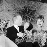 Pulver bei der "Bambi"-Verleihung 1964 an der Seite von Heinz Rühmann und Sophia Loren (l.). Pulver wurde als "Beste Schauspielerin national" ausgezeichnet. 