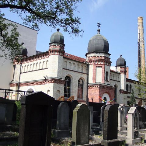Blick auf die Synagoge und den jüdischen Friedhof in Halle