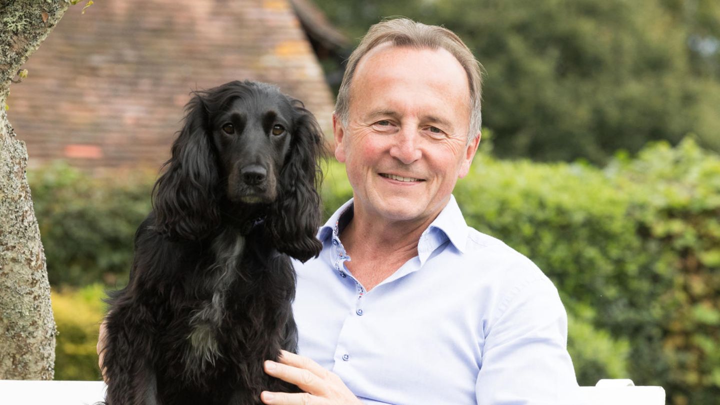 Hundedetektivin und Expolizist suchen gemeinsam nach vermissten Tieren