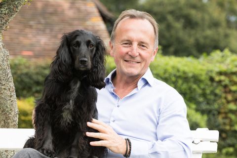 Hundedetektivin und Expolizist suchen gemeinsam nach vermissten Tieren