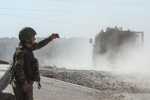 Türkisches Militär rückt in Nordsyrien vor