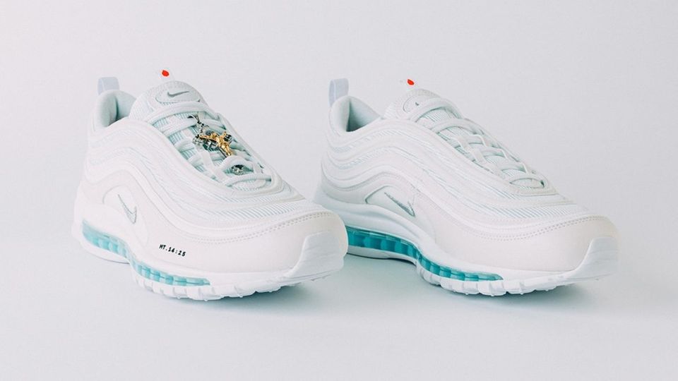 Die neuen Nike Jesus Shoes mit Weihwasser