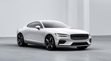 Volvo  Marketing wirksam kündigte Volvo bereits vor zwei Jahren an, ab 2019 die Ära der Autos mit Verbrennungsmotor zu beenden. Gemeint war damit nicht, dass sich die Schweden vollständig von Benzin und Diesel verabschieden würden. Vielmehr wurden die traditionellen Aggregate standardmäßig von E-Motoren im Hybrid-Betrieb unterstützt. Das erste reine Elektroauto wird von der Tochter Polestar kommen und Polestar-2 heißen. Die Limousine soll dem Tesla Model 3 starke Konkurrenz machen. Der Anfang 2019 vorgestellte Prototyp beeindruckte mit seiner nahtlosen Integration des Android-Betriebssystems ins Infotainmentsystem des Wagens einschließlich Navigation via Google-Maps und Sprachsteuerung. Ein fahrbares Smartphone sozusagen. Ähnlich wie Mercedes mit seiner E-Mobility-Group werden in Polestar die E-Kompetenz des Unternehmens gebündelt. Bisher war das Subunternehmen die hausinterne Tuningwerkstatt von Volvo, wie AMG für Mercedes.