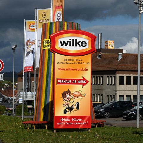 Blick auf die Produktionsgebäude des Fleischherstellers Wilke Wurstwaren