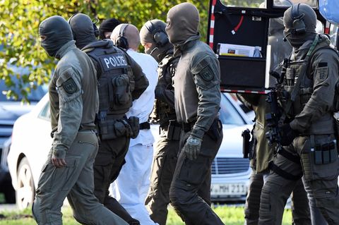 Der mutmaßliche Täter von Halle wird zur Haftprüfung geführt