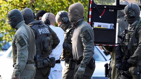 Der mutmaßliche Täter von Halle wird zur Haftprüfung geführt