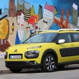 Citroën C4 Cactus  Der Cactus ist Innen wie Außen so ungewöhnlich, dass man ihn wohl noch länger keinem genauen Baujahr zuordnen kann. Als Design-Exot dürfte in Würde altern. Außerdem fährt er sich gut, bietet für Passagiere und Gepäck viel mehr Platz als sein Äußeres vermuten lässt. 