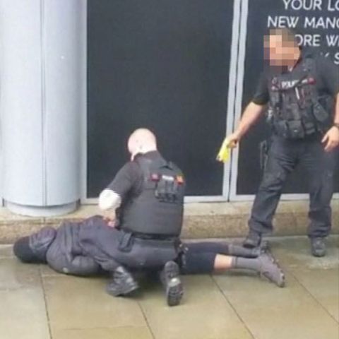 Fünf Menschen sind am Freitag bei einer Messerattacke niedergestochen und teilweise schwer verletzt worden.